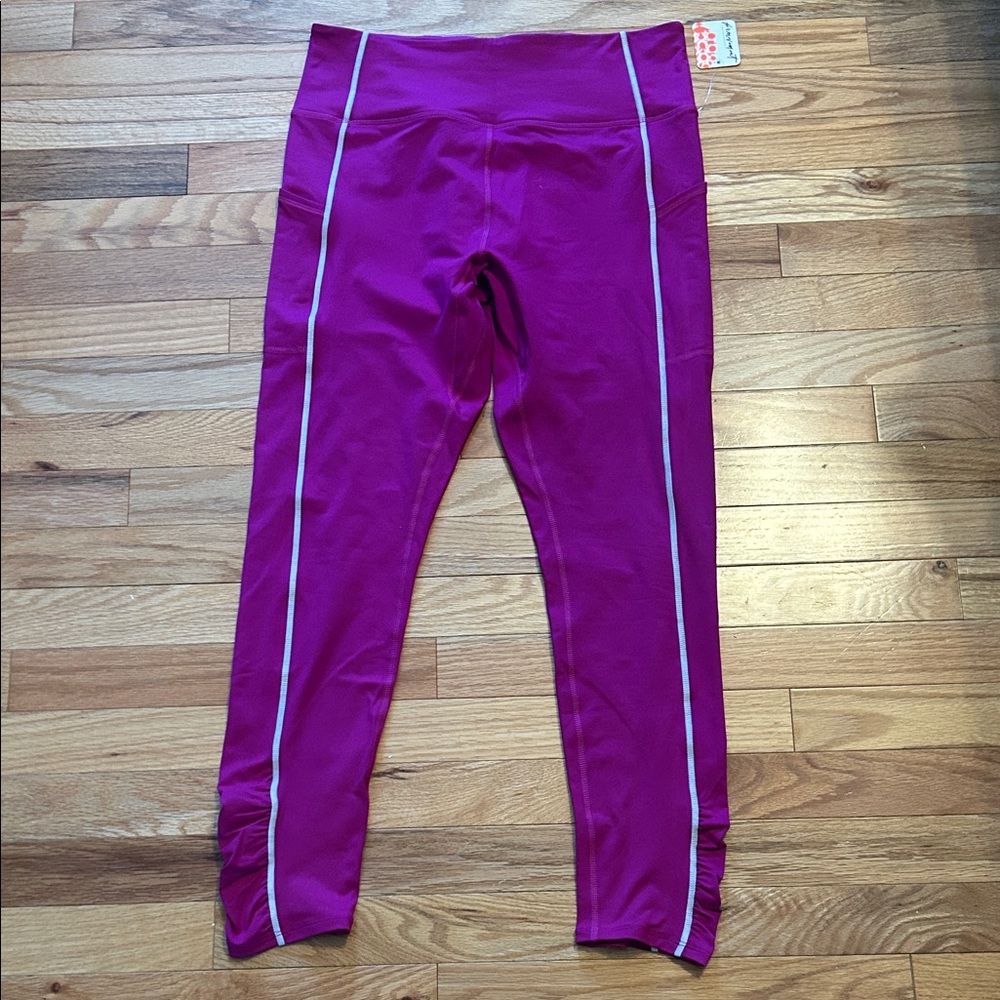 Free People NWT You’re a Peach Leggings. Berry Blitz. Large. Gorgeous!